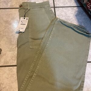 Zara cargos